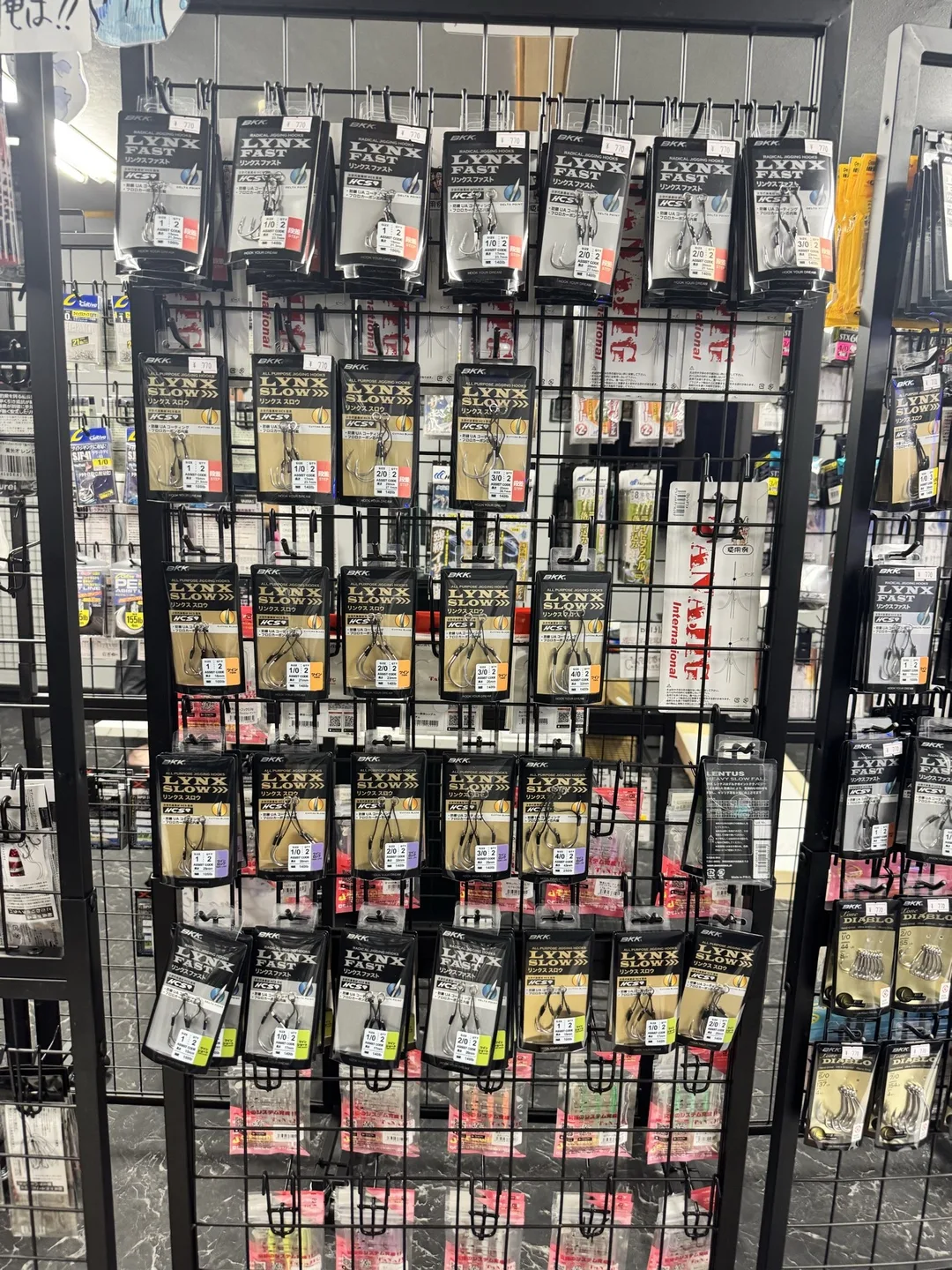 BKKのフックやアシストフックなどが並ぶPRIDEのフック売場